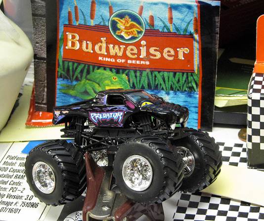 Predator - Monster Jam toy car collectible - Main Image 1