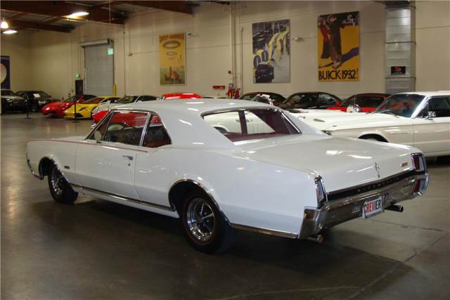 Oldsmobile 442 ’67 - Muscle Mania toy car collectible - Main Image 2