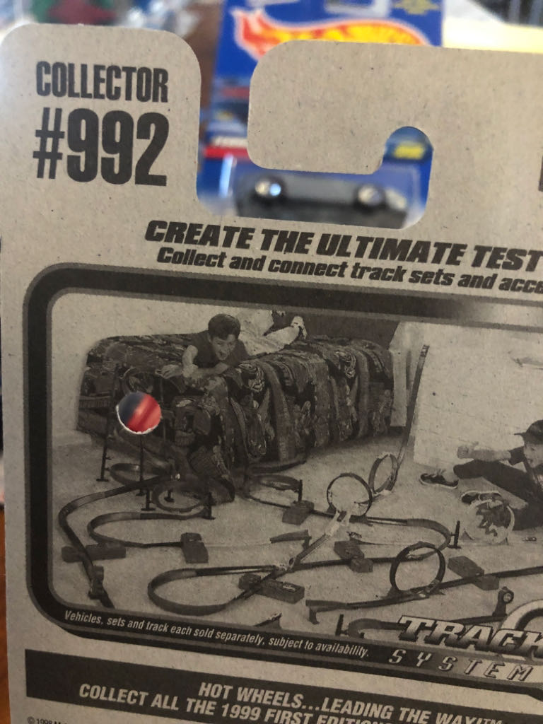 Ferrari F512M - 1999 Hot Wheels toy car collectible - Main Image 2