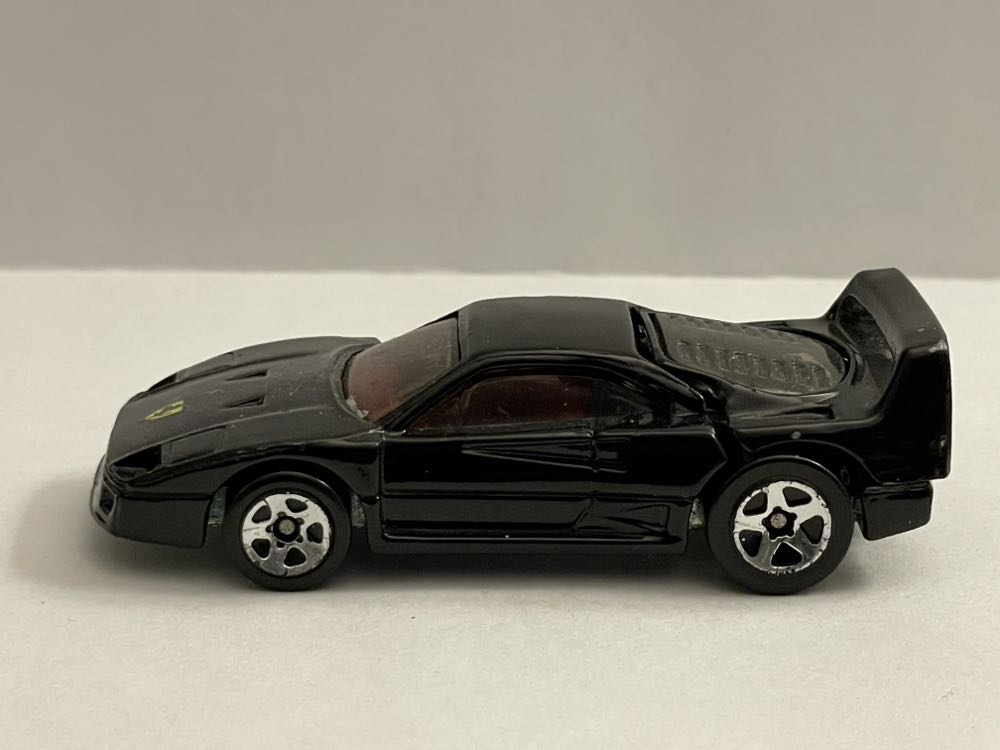 Ferrari F40 - Mainline toy car collectible - Main Image 3