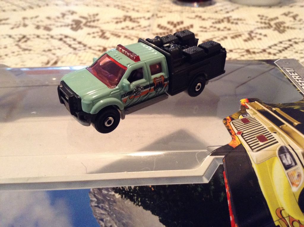 Ford F-550 Super Duty - Matchbox toy car collectible - Main Image 2