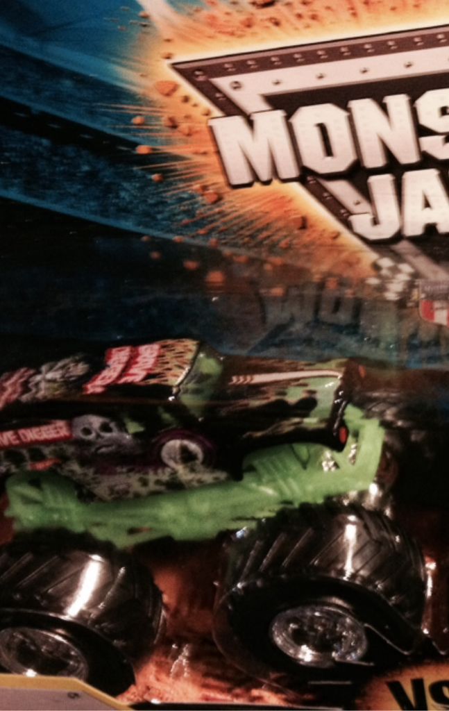 Grave Digger - HW OFF -ROAD toy car collectible - Main Image 2