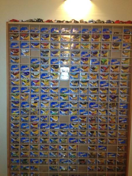 TH$  toy car collectible - Main Image 2