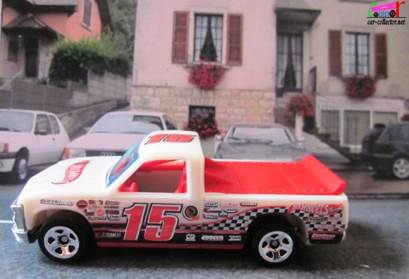 Chevy 1500 - HW Track Stars toy car collectible - Main Image 2
