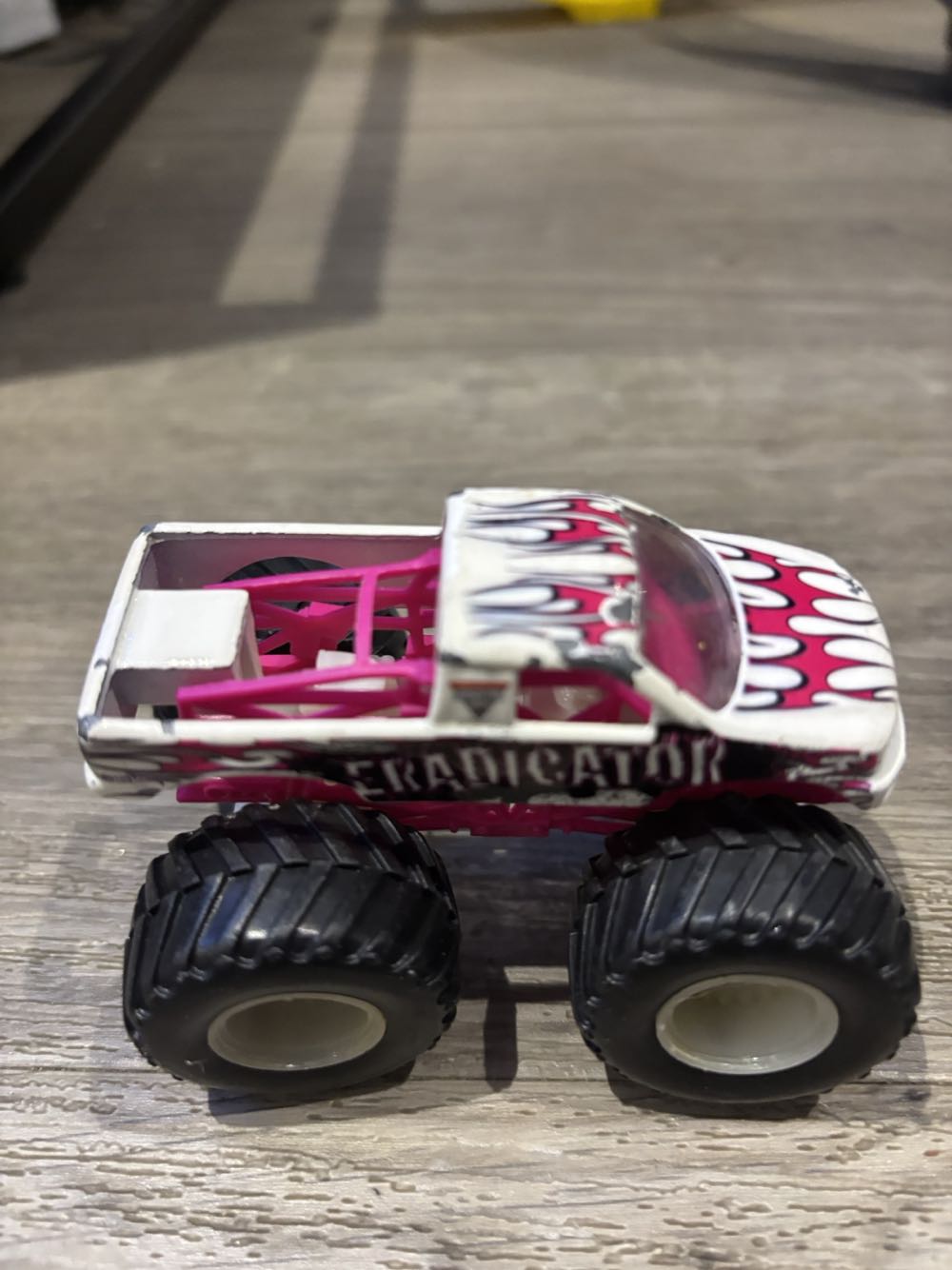 Eradicator - Monster Jam toy car collectible - Main Image 2