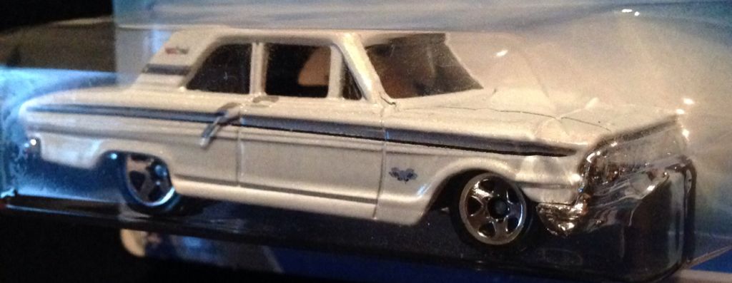 Ford Thunderbolt - 2010 HW Premiere - Hot Auction toy car collectible - Main Image 2