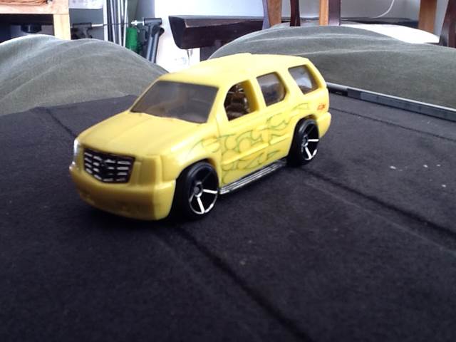 07 Cadillac Escalade - Color Shifters toy car collectible - Main Image 1