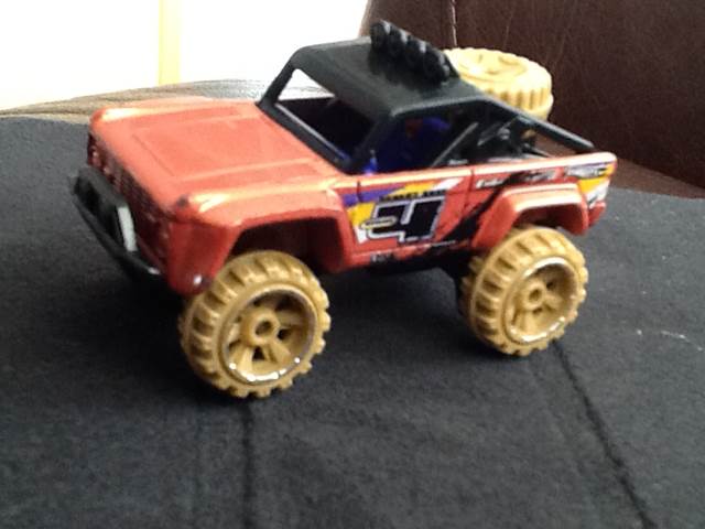 Custom Ford Bronco - Desert Race™ toy car collectible - Main Image 1