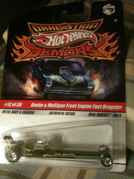 Beebe & Mulligan Front Engine Fuel Dragster - 2009 Drag Strip Demons toy car collectible - Main Image 2