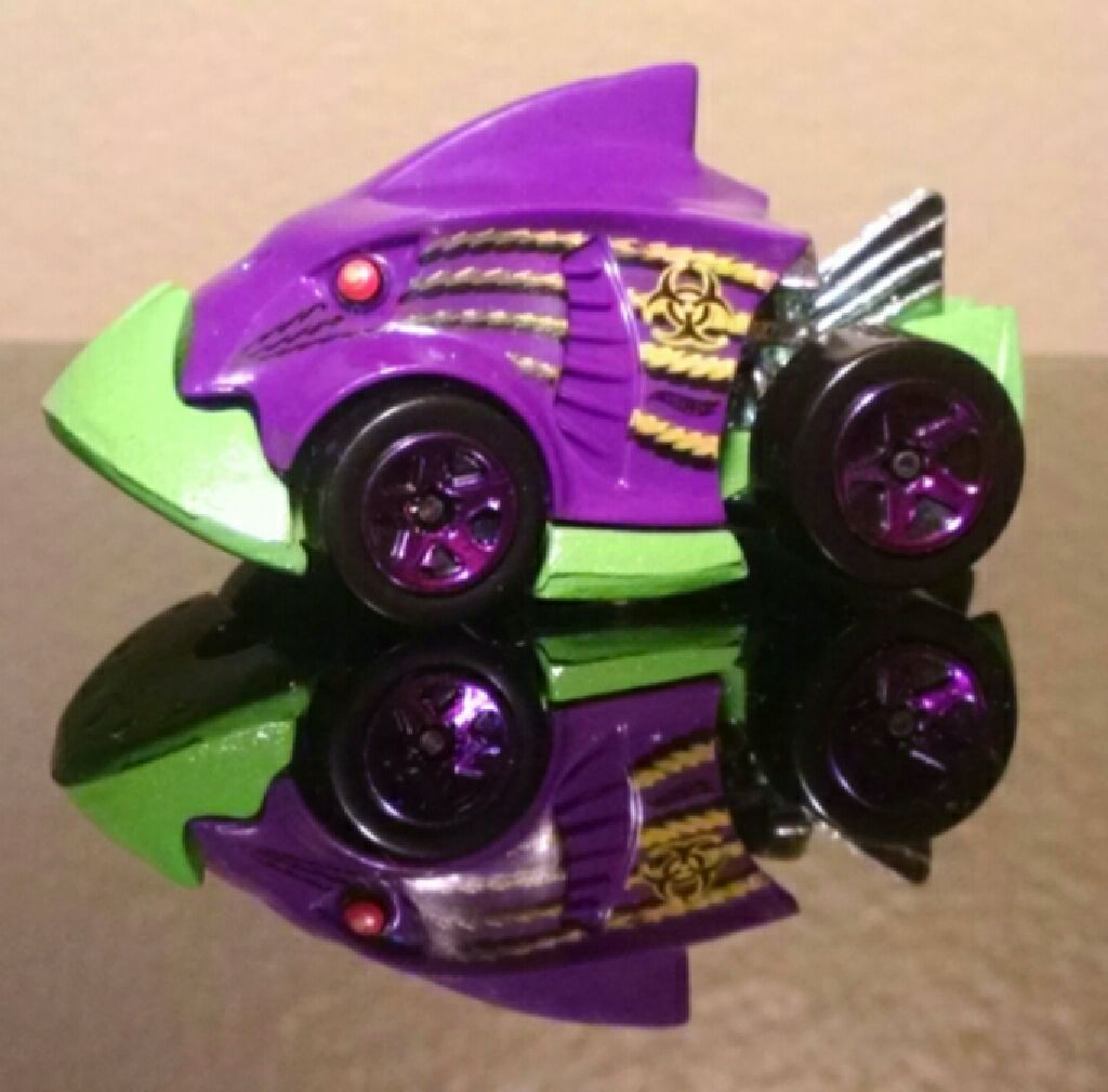 Piranha Terror - 2014 Monster Mission 5-Pack toy car collectible - Main Image 2