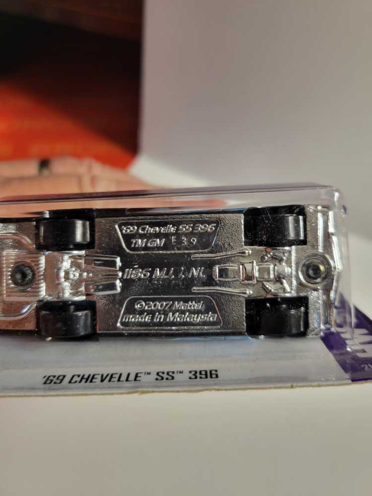 ’69 Chevelle SS 396 - HW Showroom toy car collectible - Main Image 3