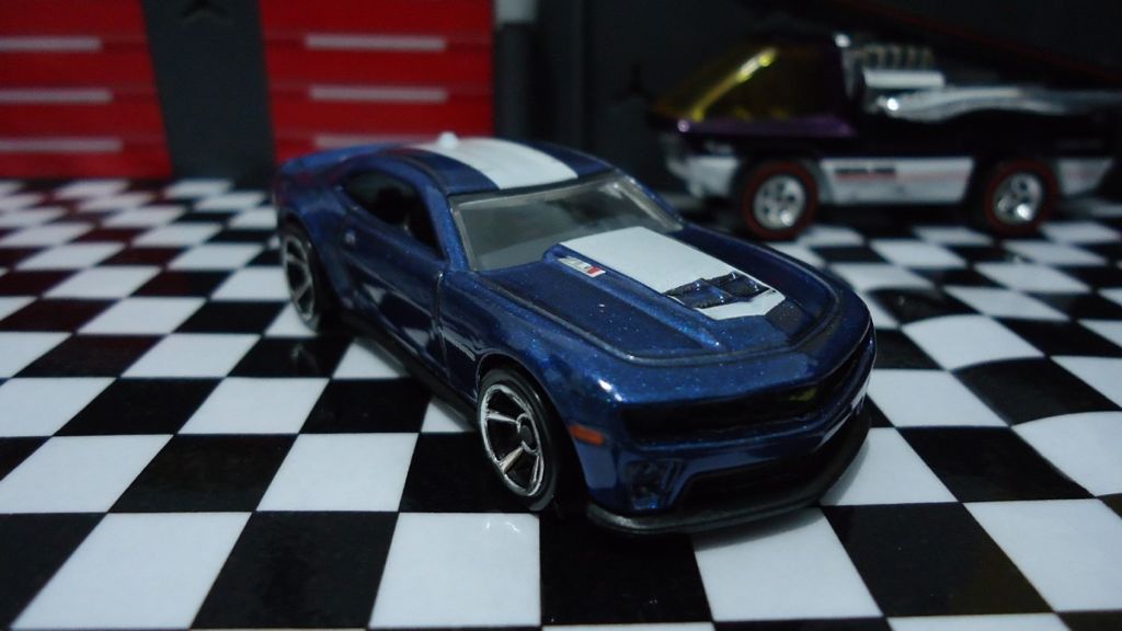 ‘12 Camaro ZL1 - 2012 HW Premiere toy car collectible - Main Image 2