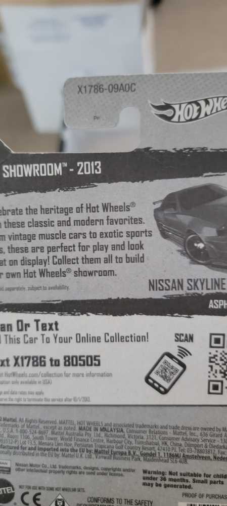 Nissan Skyline GT-T (R34) - 2013 HW Showroom toy car collectible - Main Image 2