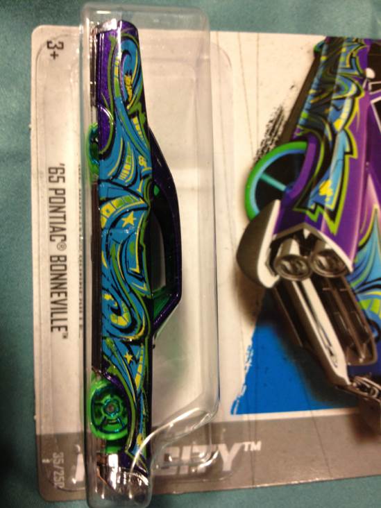 1965 Pontiac Bonneville - HW City: Graffiti Rides toy car collectible - Main Image 2