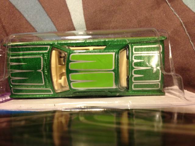 ’64 Lincoln Continental - HW Showroom - 2013 toy car collectible - Main Image 2