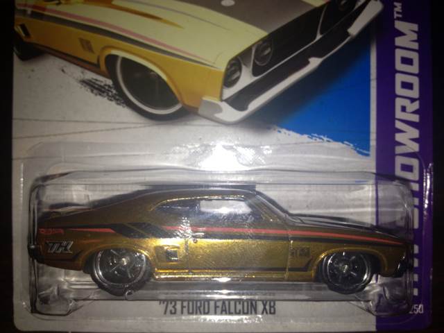 Super Th Ford Falcon XB 1973 - 2013 HW Showroom - Muscle Mania toy car collectible - Main Image 2