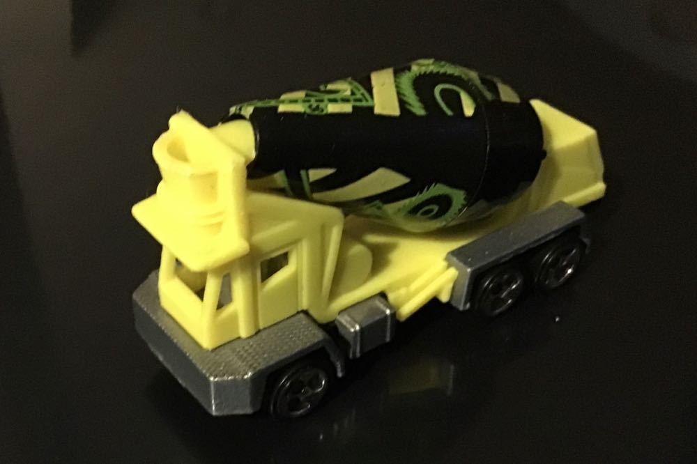 Oshkosh Concrete Mixer ‘98 - Mainline toy car collectible - Main Image 3
