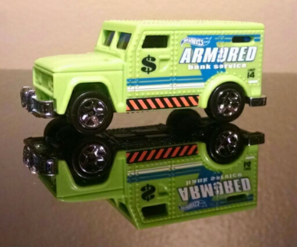 Armored Car - 2014 Police Pursuit 5-Pk toy car collectible - Main Image 2