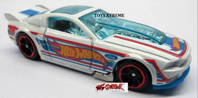’13 Ford Mustang GT - Racing Cars toy car collectible - Main Image 2