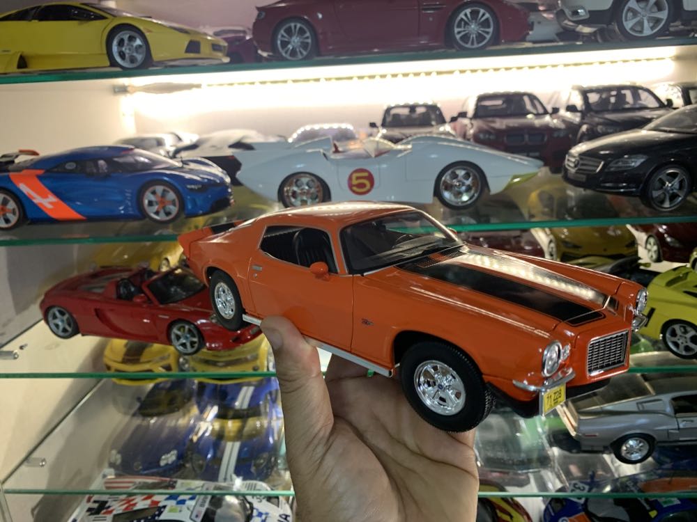 Chevrolet Camaro 1971 - Maisto - Special Edition toy car collectible - Main Image 4