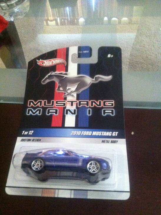 2010 Ford Mustang GT - Mustang Mania ’10 toy car collectible - Main Image 2