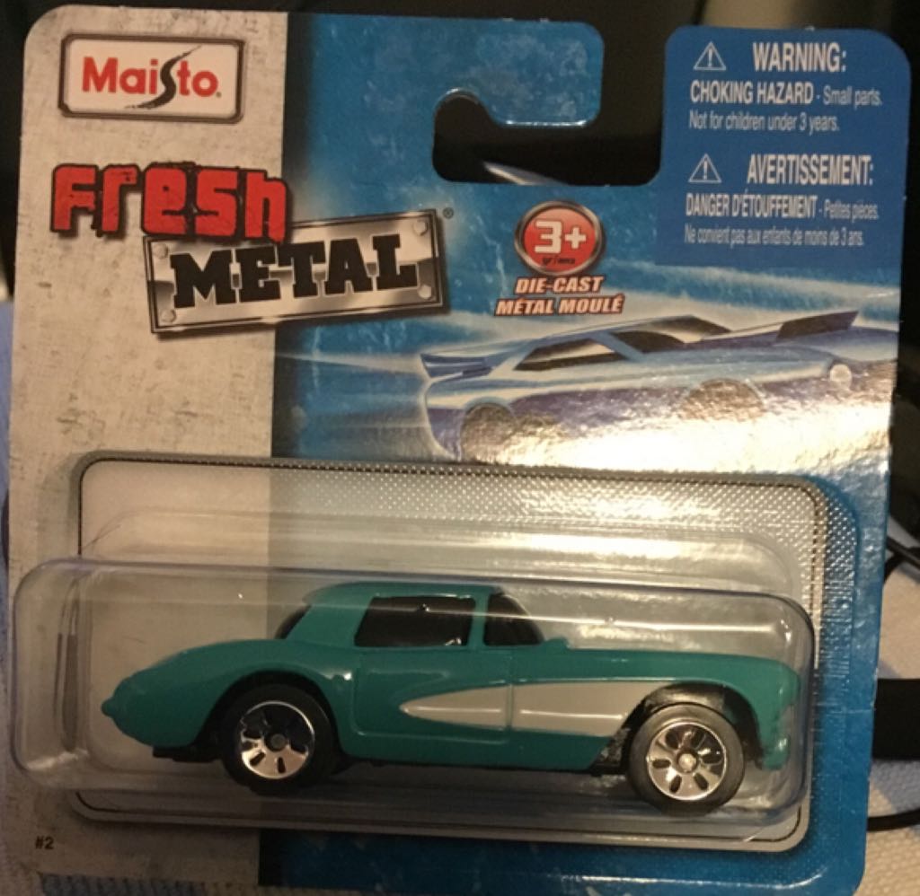 Maisto ‘57 Chevrolet Corvette  toy car collectible - Main Image 2