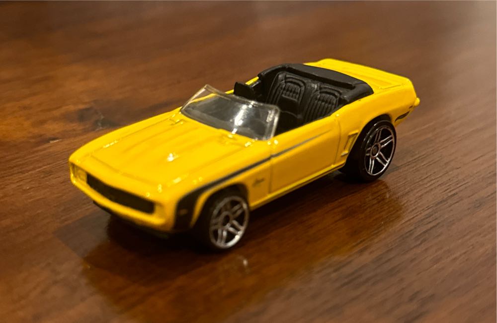 Chevrolet Camaro - Hot Wheels toy car collectible - Main Image 2