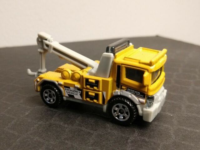Urban Tow Truck - MBX Adventure City toy car collectible - Main Image 3