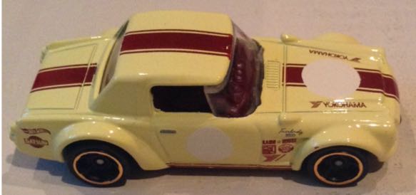 Nissan Fairlady 2000 Amarillo Claro - Hot Wheels toy car collectible - Main Image 1
