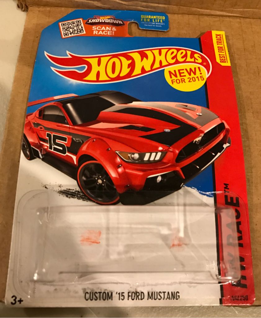 Ford Mustang Custom ’15 - HW Race toy car collectible - Main Image 2