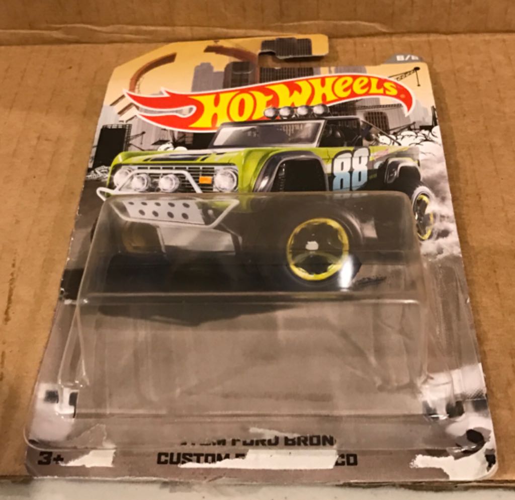 Ford Bronco Custom - 2016 Rad Trucks toy car collectible - Main Image 2