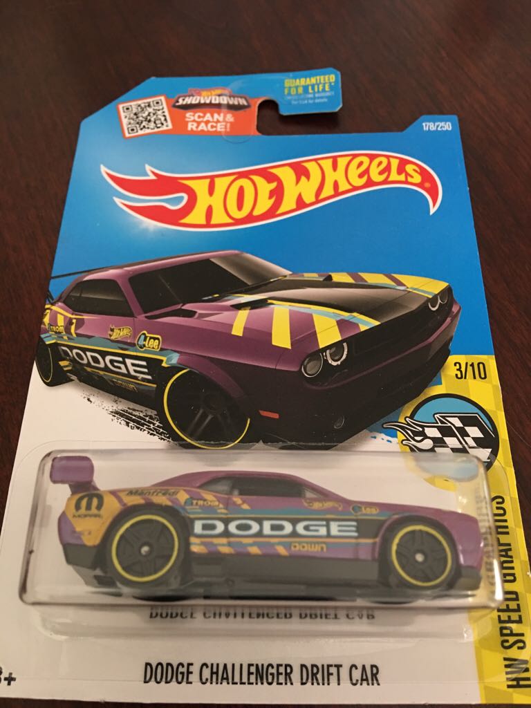 Dodge Challenger Drift Car - Highway 61 toy car collectible - Main Image 1
