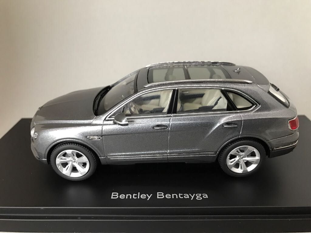 Bentley Bentayga - Kyosho toy car collectible - Main Image 2
