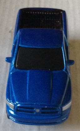Dodge Ram 1500 Azul - Maisto toy car collectible - Main Image 2