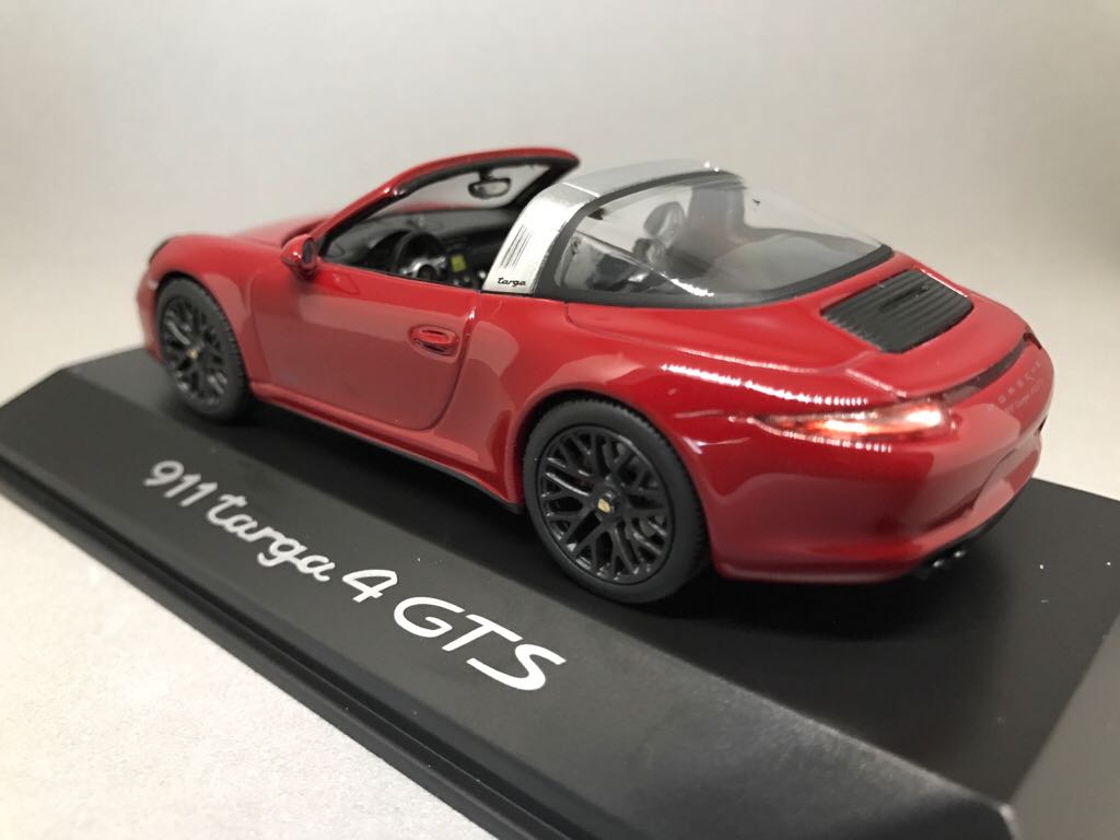 Porsche 911 Targa 4 GTS  toy car collectible - Main Image 2