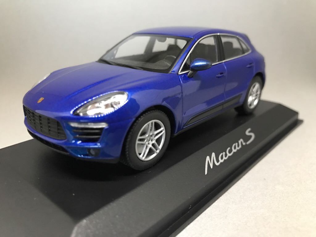 DC: Batman: Green: Arkham Knight Batmobile