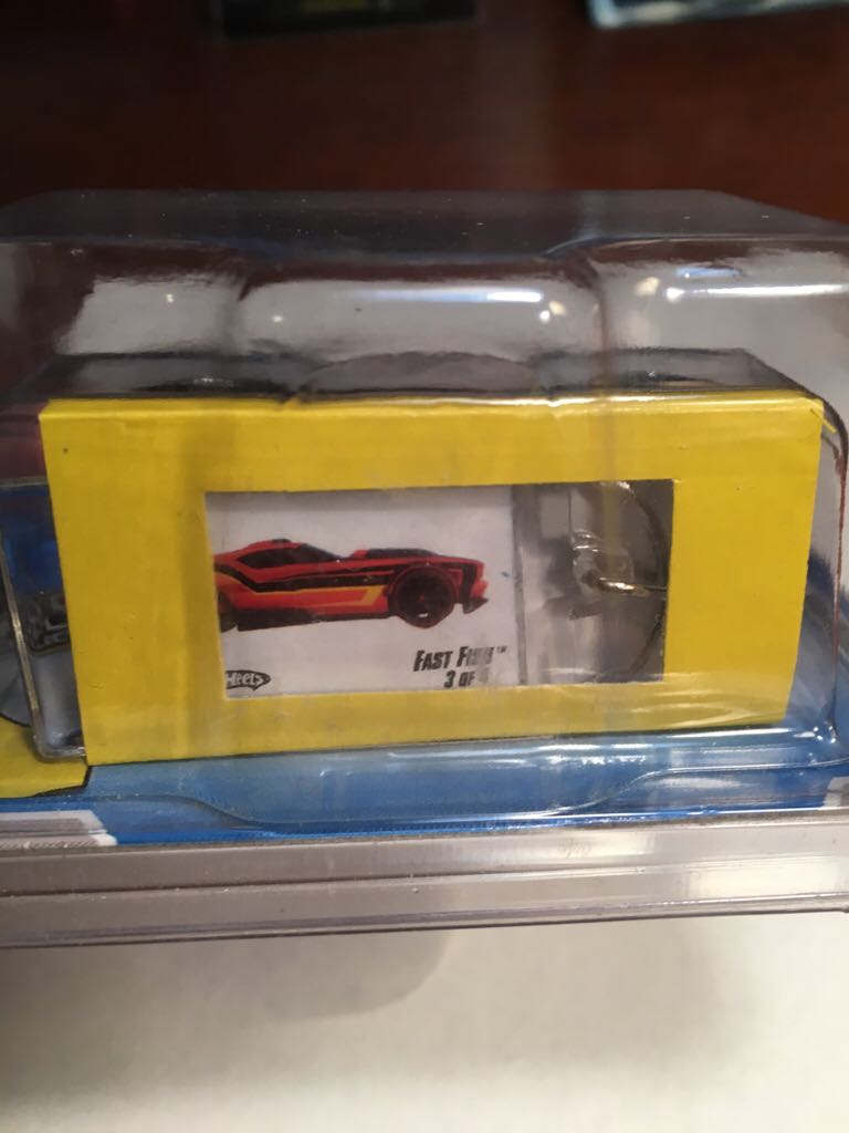 Hot Wheels Nissan GT-R With Keychain  toy car collectible - Main Image 2