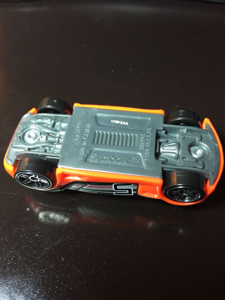 Symbolic - Hot Wheels toy car collectible - Main Image 2