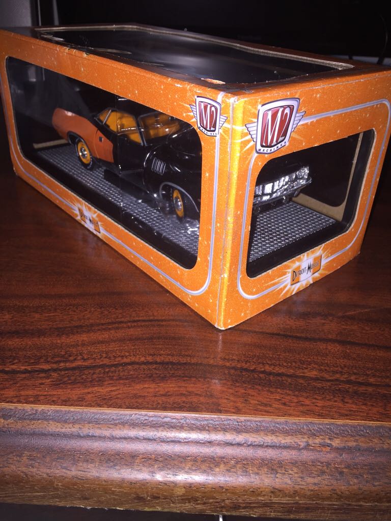 1971 Plymouth HEMI Cuda - Permium Edition toy car collectible - Main Image 2