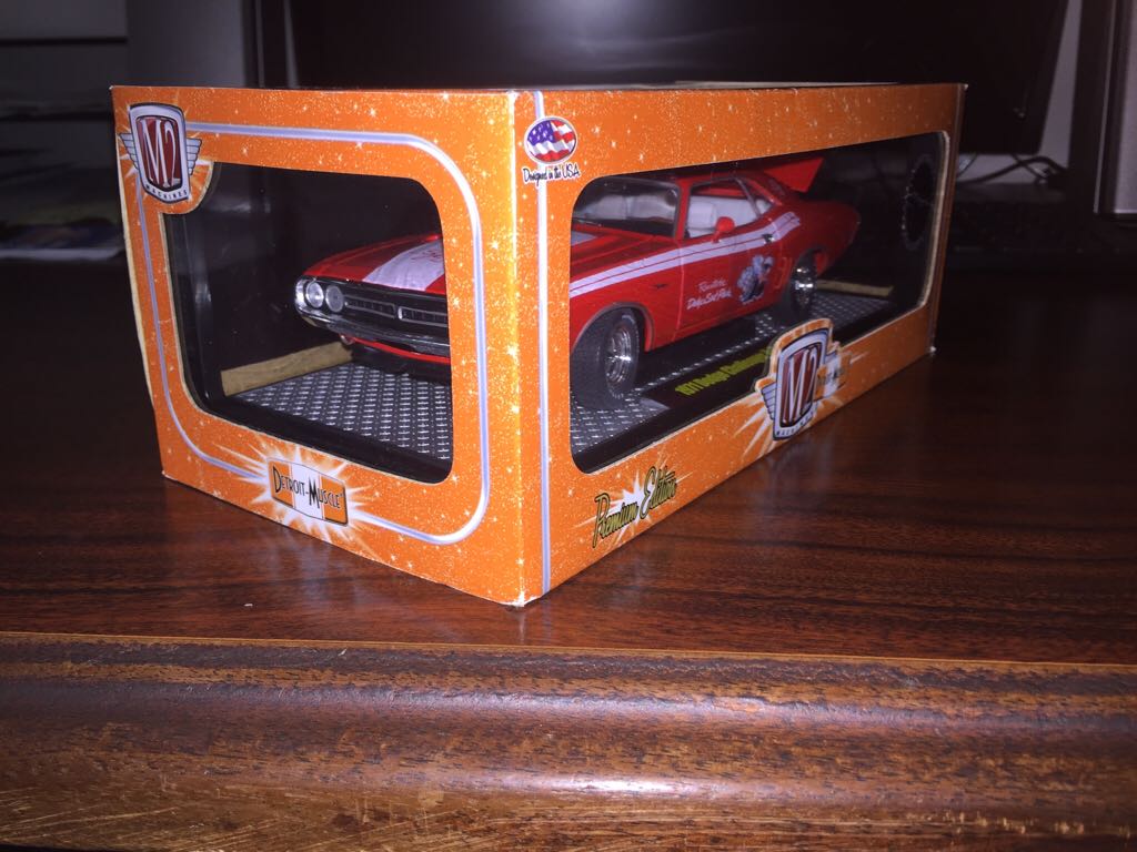 1971 Dodge Challenger R/T 383 - Permium Edition toy car collectible - Main Image 2