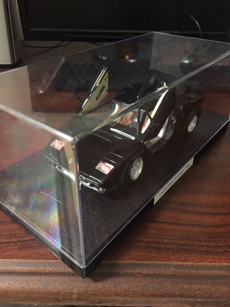 Lamborghini Countach. 1:18 - Bburago Race & Play toy car collectible - Main Image 2