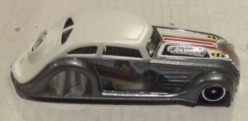 ’34 Chrysler Airflow Blanco y Gris Star Wars - Hot Wheels toy car collectible - Main Image 2