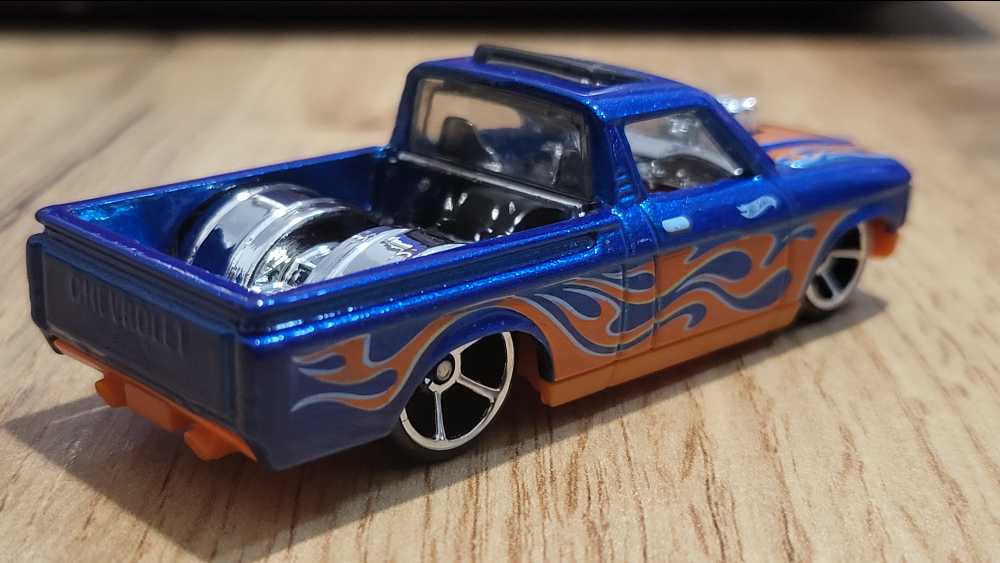 10/10 Custom ’72 Chevy Luv - 2017 - HW Flames™️ toy car collectible - Main Image 4
