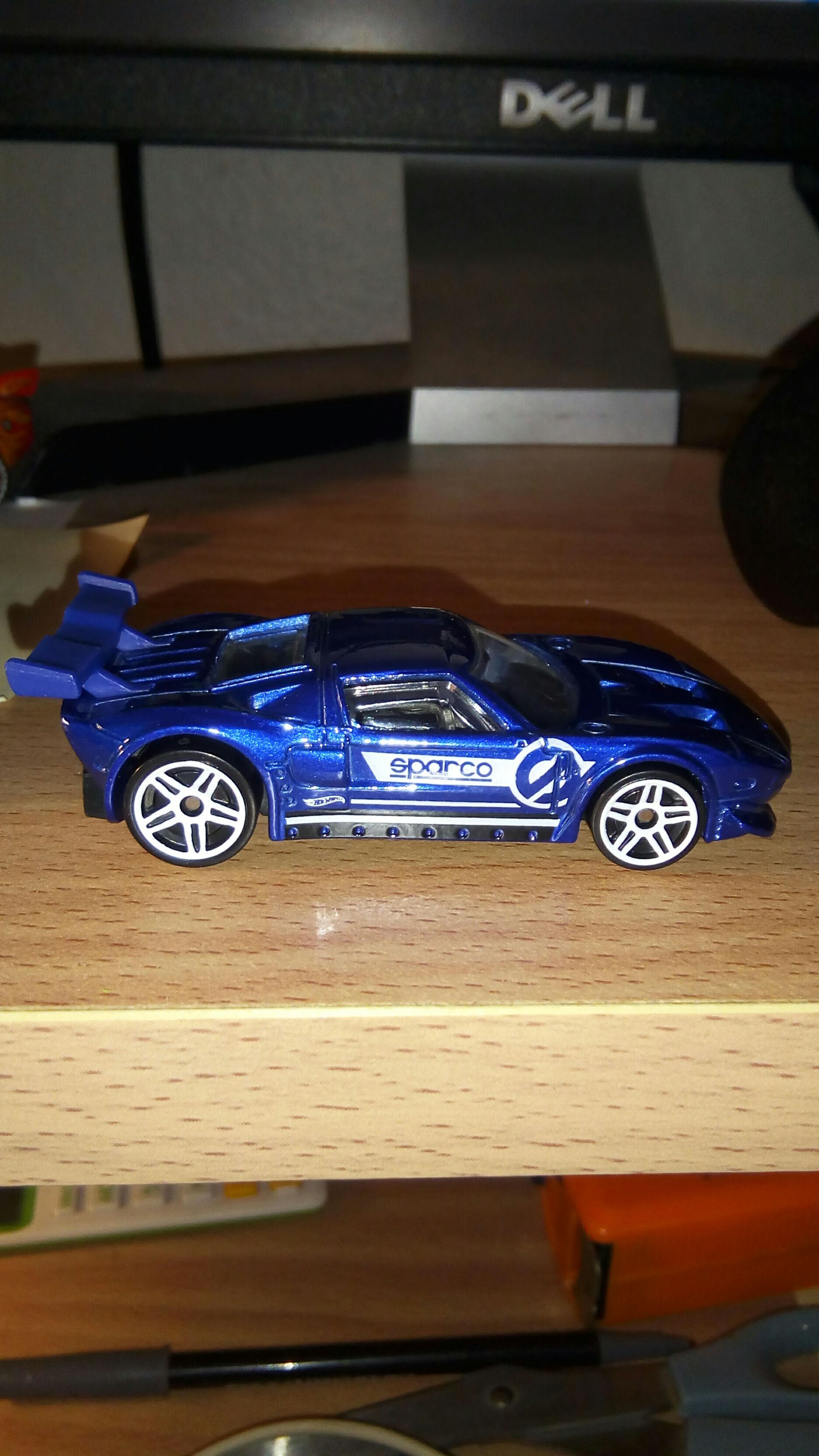 Hot Wheels Nissan Skyline GT-R 2010