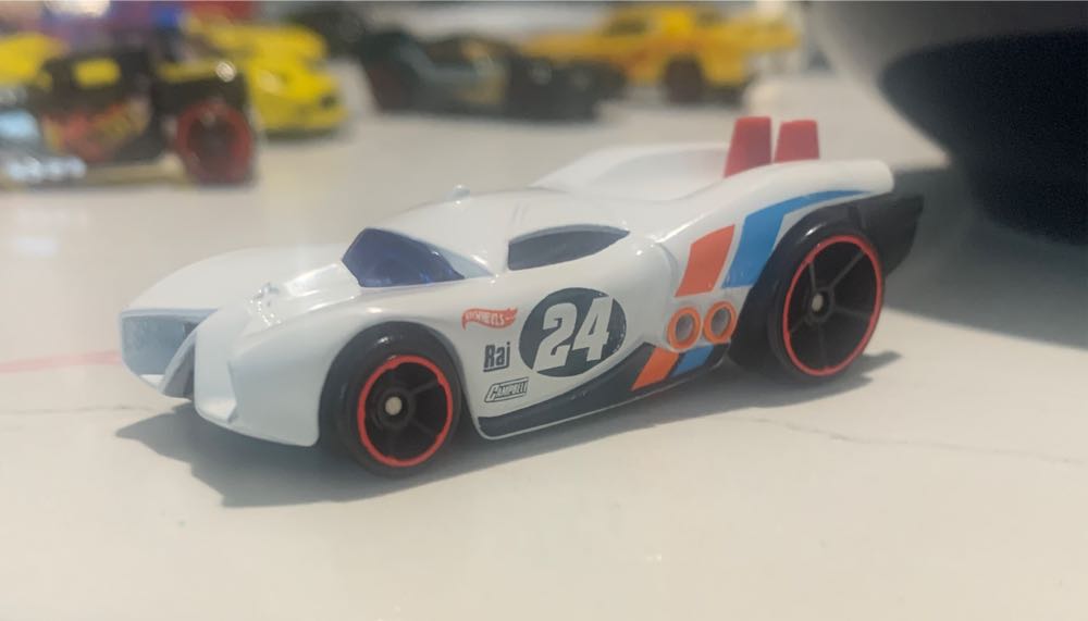 Prototype H-24 - HW Race Aces (2016) toy car collectible - Main Image 3