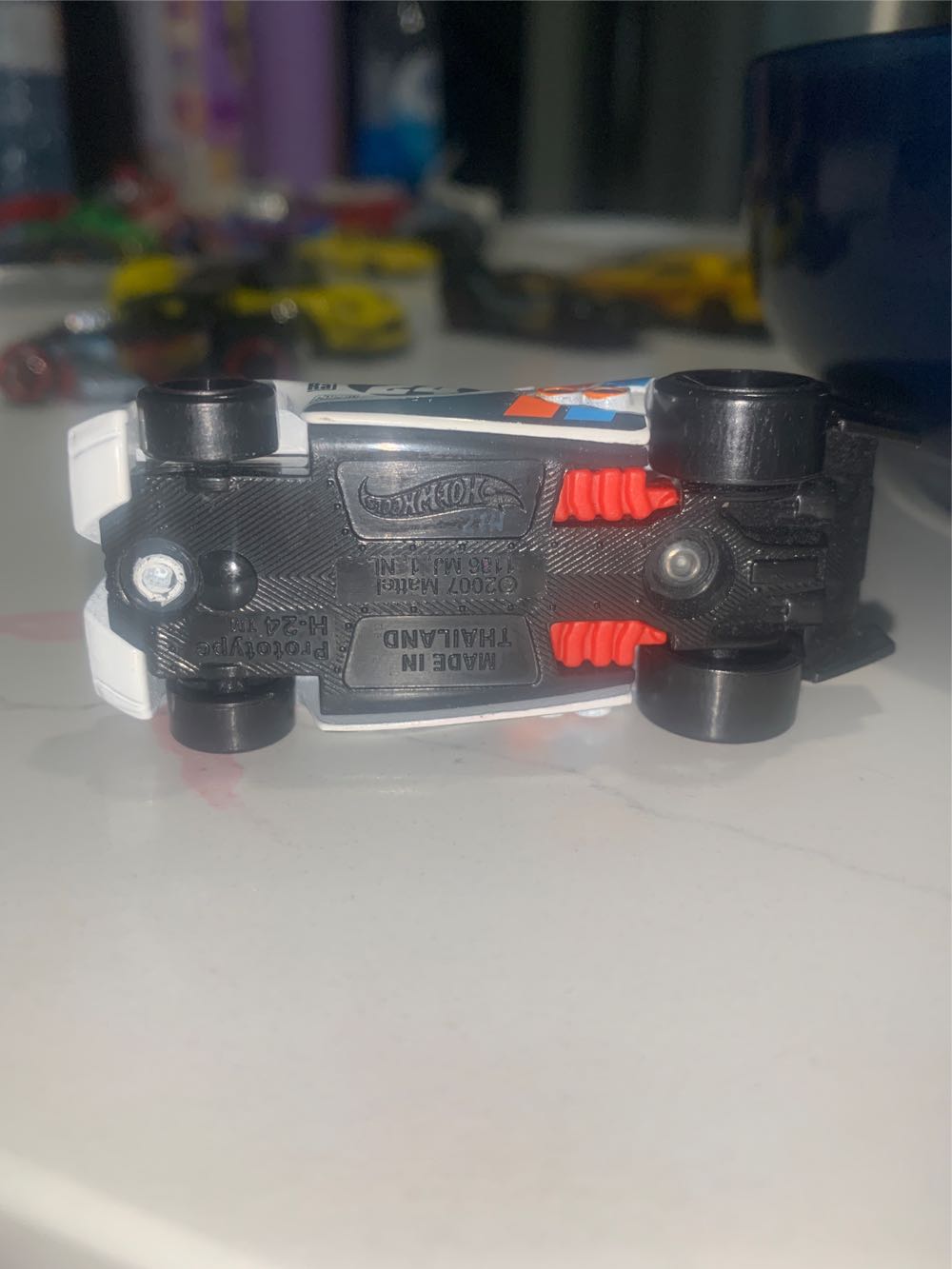 Prototype H-24 - HW Race Aces (2016) toy car collectible - Main Image 4