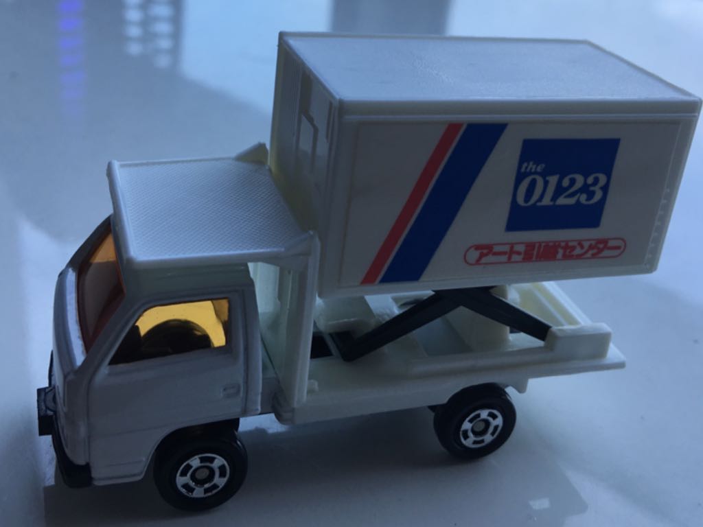 32.3 Tomy Red Elf Power Container - CHINA - Tomy toy car collectible - Main Image 2