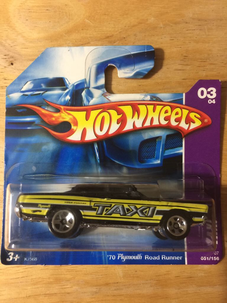 Hot Wheels ’70 Plymouth Road Runner - Taxi toy car collectible - Main Image 1