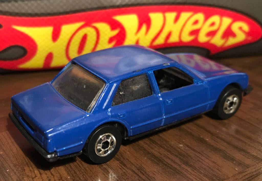 Peugeot 505 (m) - Mainline toy car collectible - Main Image 2