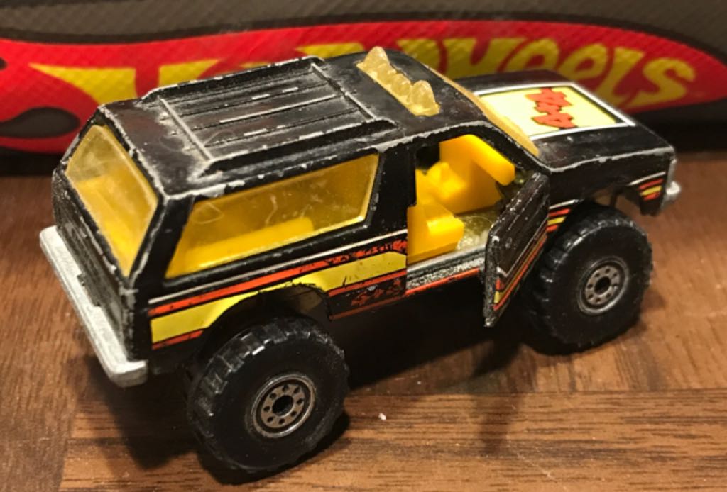Blazer 4x4 (m) - Trailbusters toy car collectible - Main Image 2
